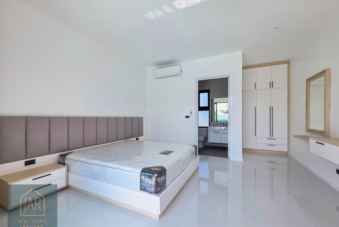 HUA-HIN UNMATCHED LUXURY: A STUNNING SANCTUARY Close to Black Mountain Golf Course