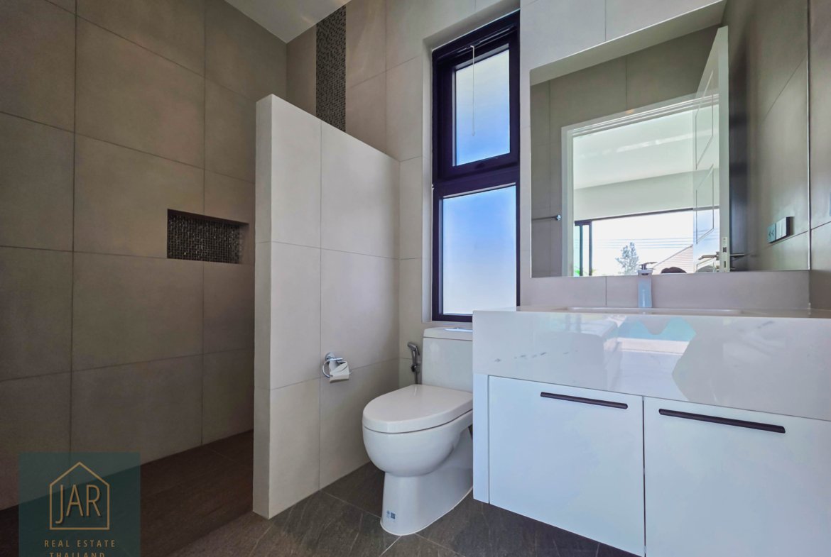 HUA-HIN UNMATCHED LUXURY: A STUNNING SANCTUARY Close to Black Mountain Golf Course