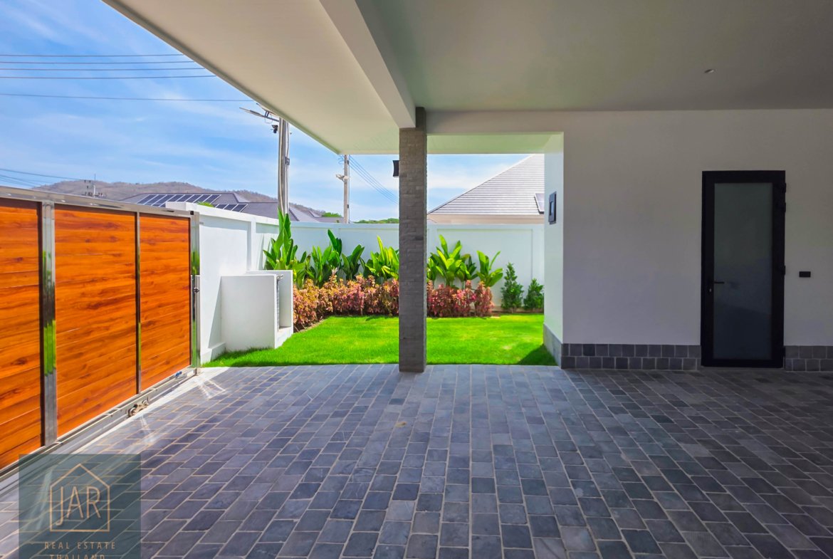 HUA-HIN UNMATCHED LUXURY: A STUNNING SANCTUARY Close to Black Mountain Golf Course