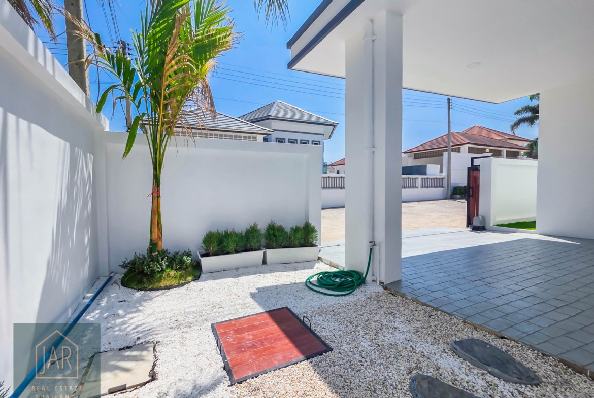 Move-In Ready Luxury: Hua Hin Pool Villa Soi 102