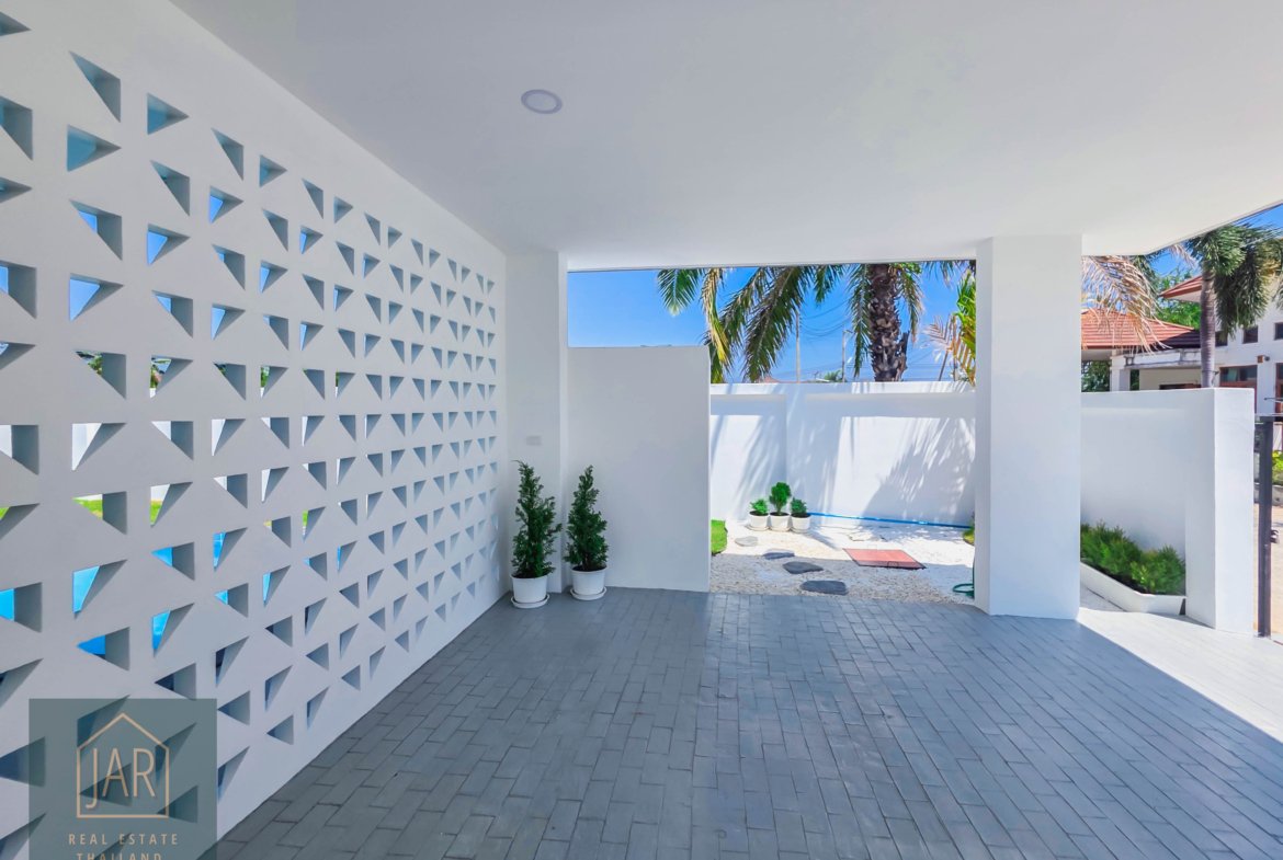 Move-In Ready Luxury: Hua Hin Pool Villa Soi 102