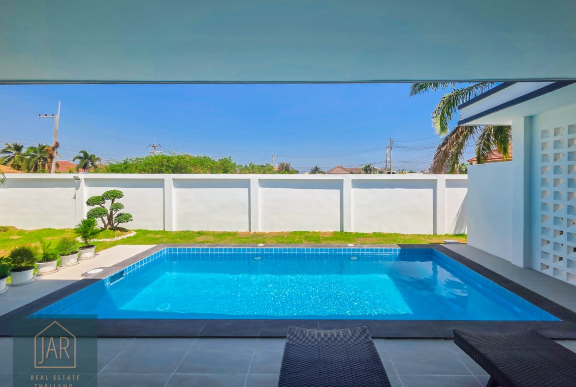 Move-In Ready Luxury: Hua Hin Pool Villa Soi 102