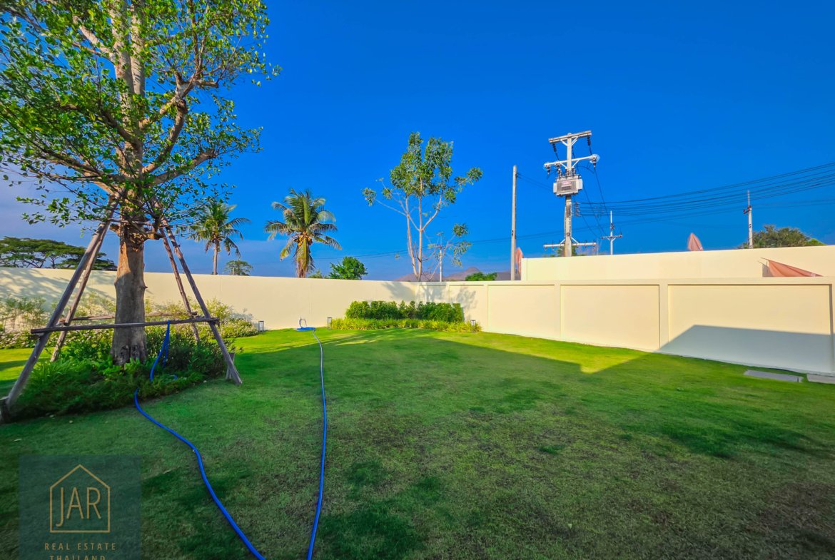 HUA-HIN THE ULTIMATE MODERN TROPICAL RETREATAN EXCLUSIVE OF 8 PRIVATE POOL VILLAS I 3BR I 4BA