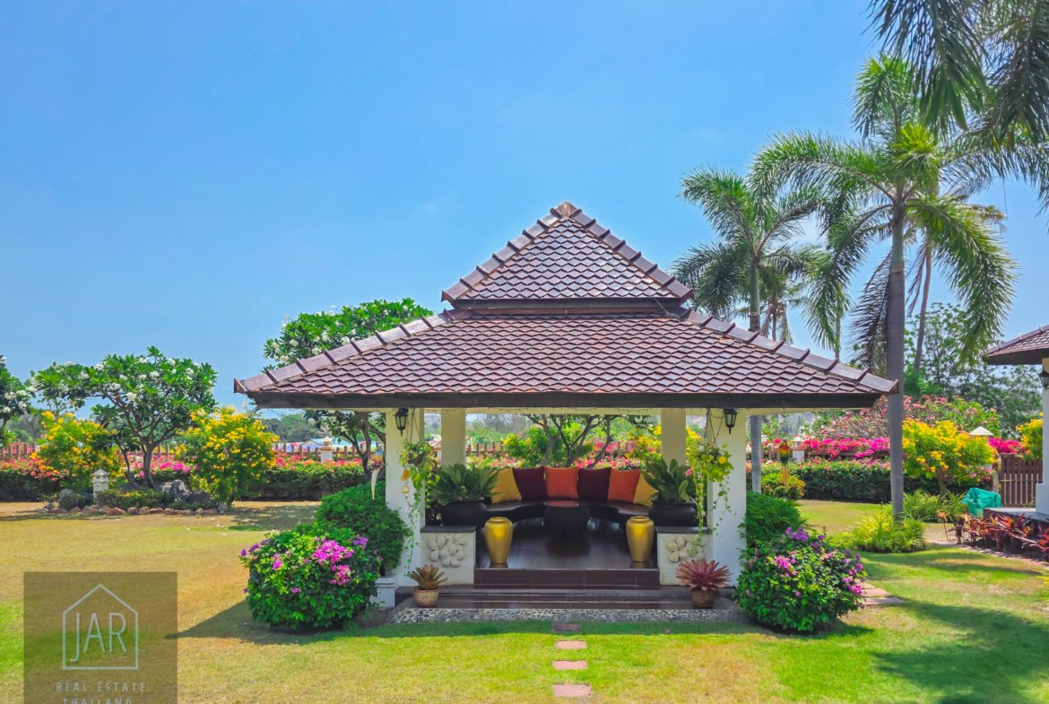 Bali-Thai Luxury Villa in heart Hua Hin with 2 Rai of land