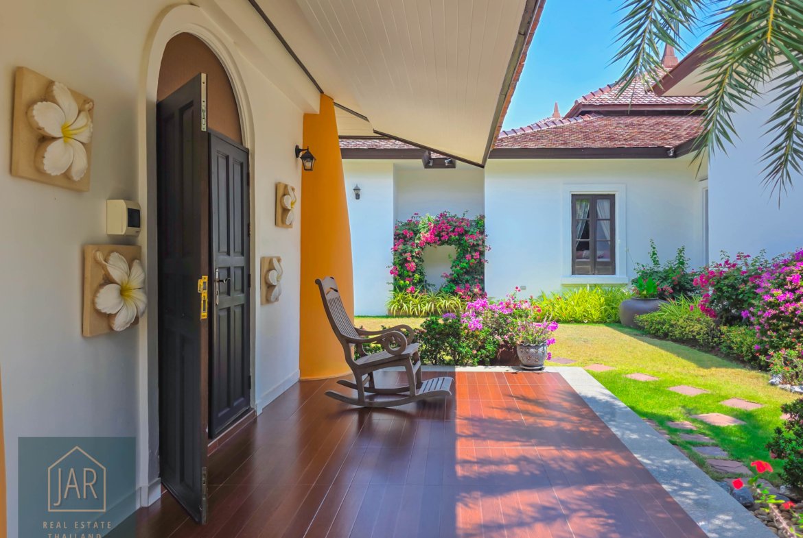Bali-Thai Luxury Villa in heart Hua Hin with 2 Rai of land