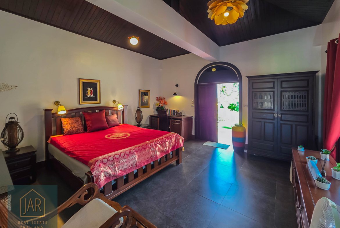 Bali-Thai Luxury Villa in heart Hua Hin with 2 Rai of land
