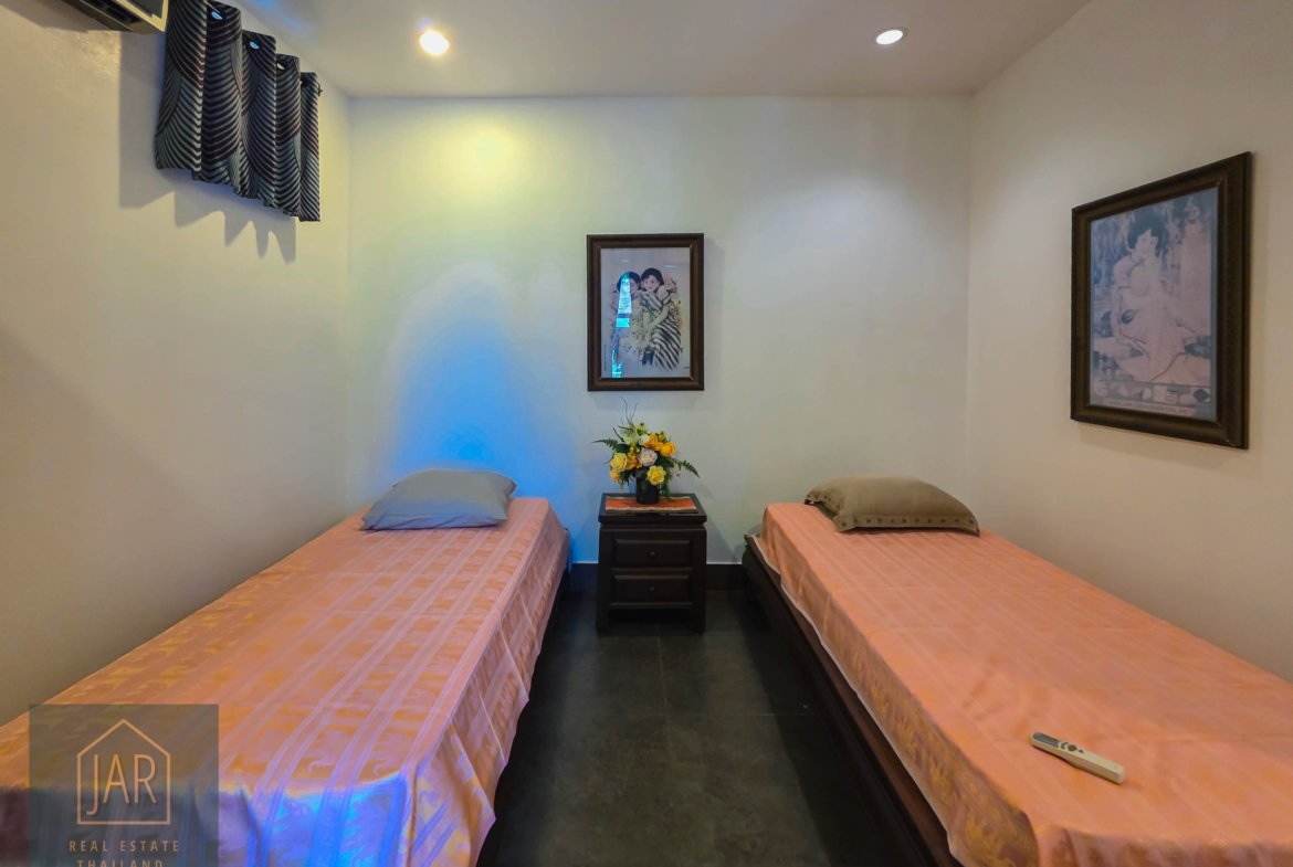 Bali-Thai Luxury Villa in heart Hua Hin with 2 Rai of land