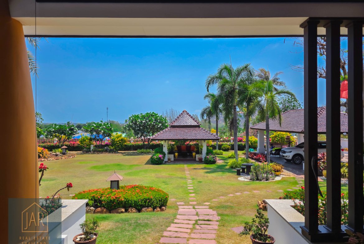 Bali-Thai Luxury Villa in heart Hua Hin with 2 Rai of land