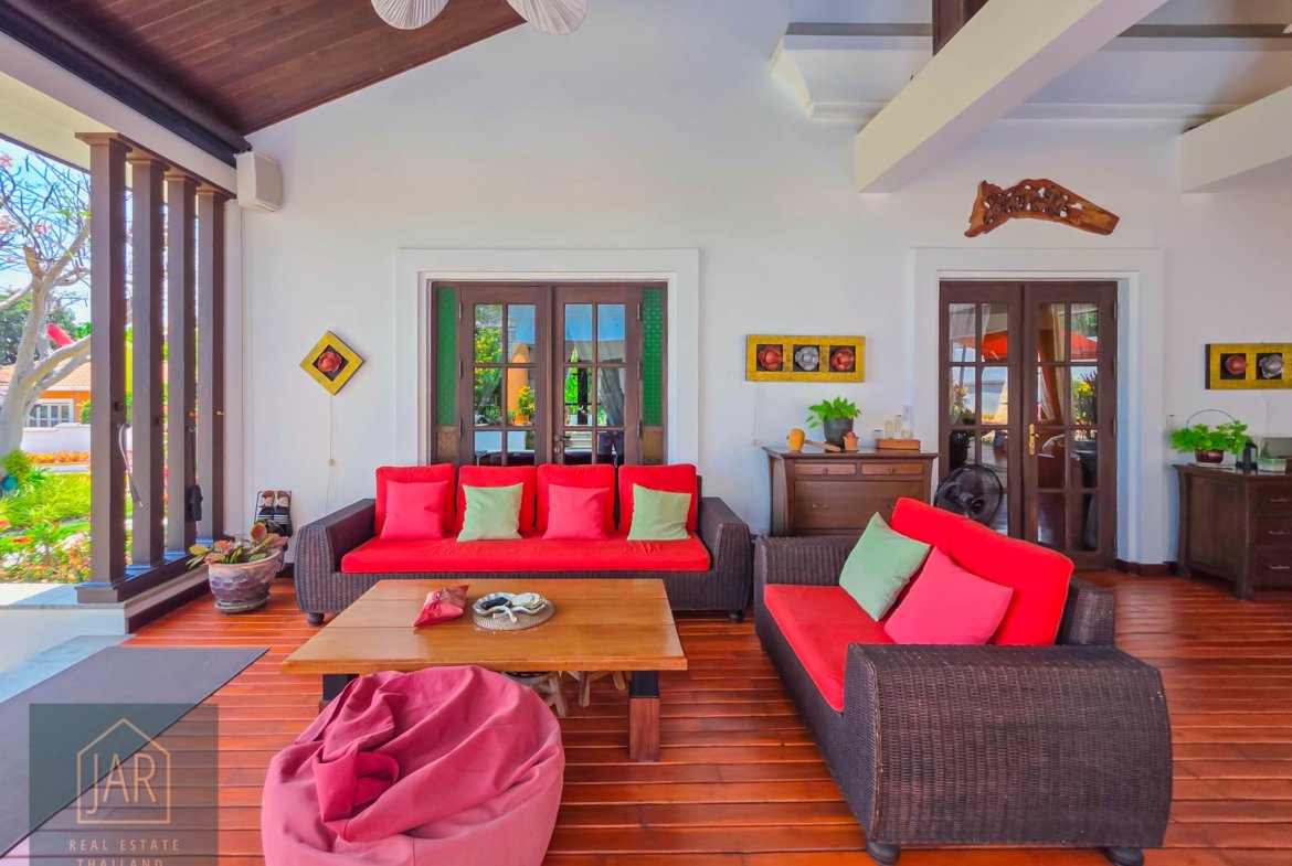 Bali-Thai Luxury Villa in heart Hua Hin with 2 Rai of land
