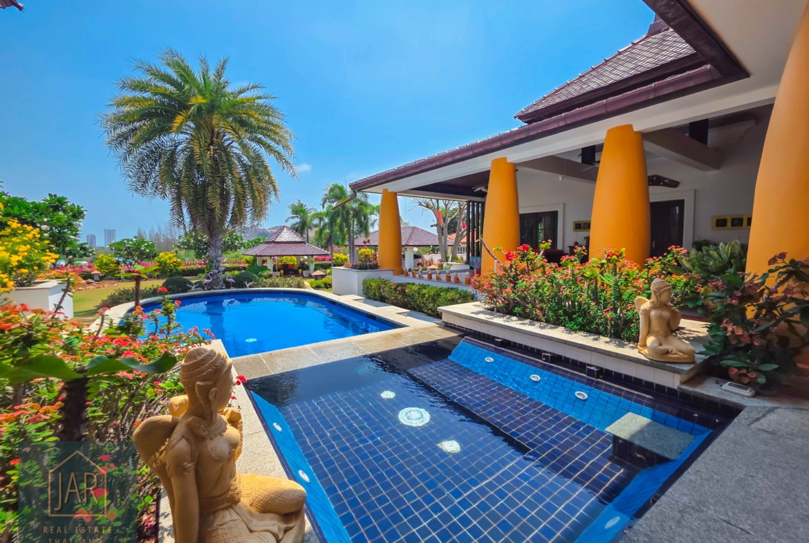 Bali-Thai Luxury Villa in heart Hua Hin with 2 Rai of land