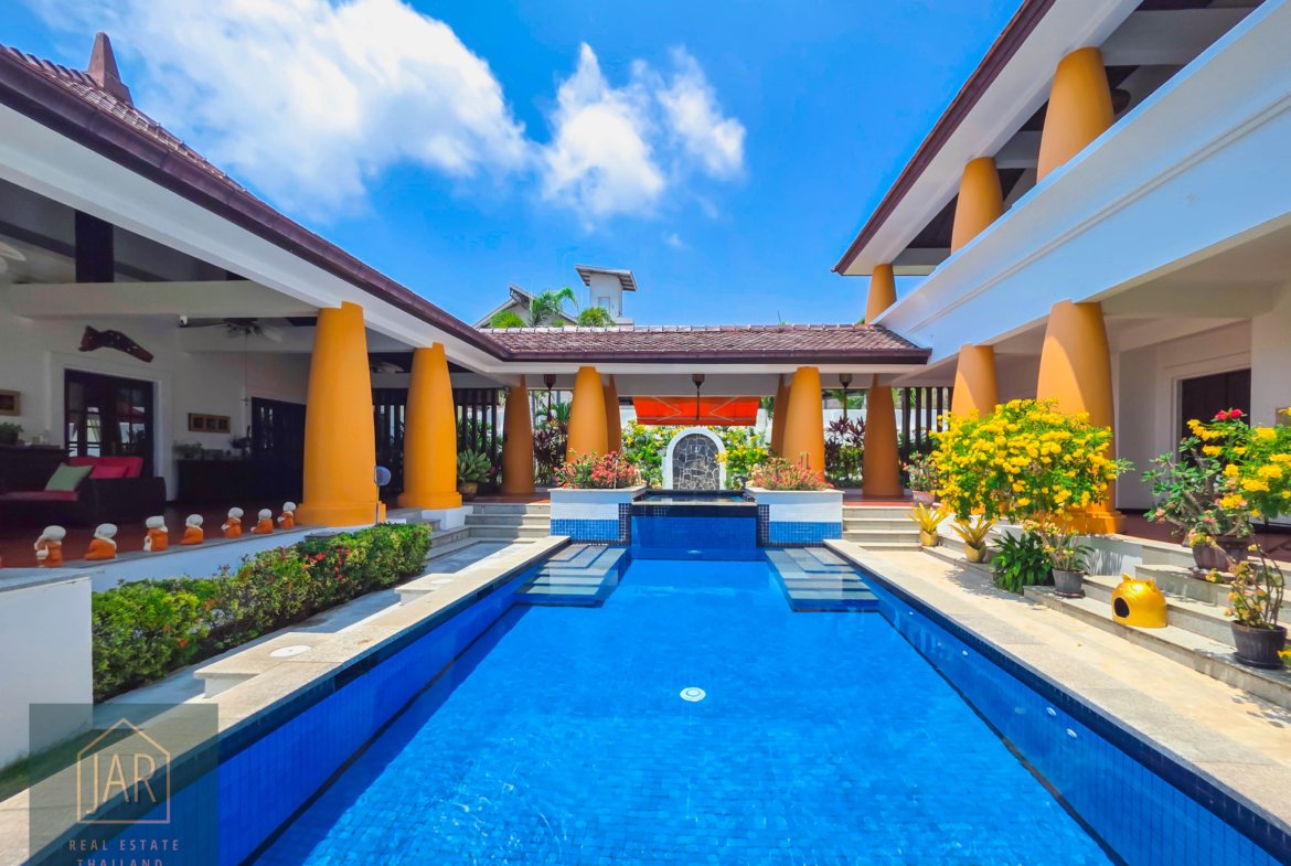 Bali-Thai Luxury Villa in heart Hua Hin with 2 Rai of land