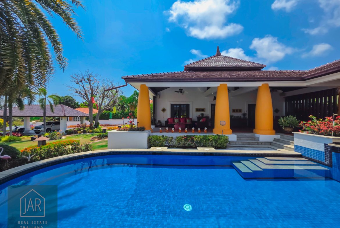 Bali-Thai Luxury Villa in heart Hua Hin with 2 Rai of land