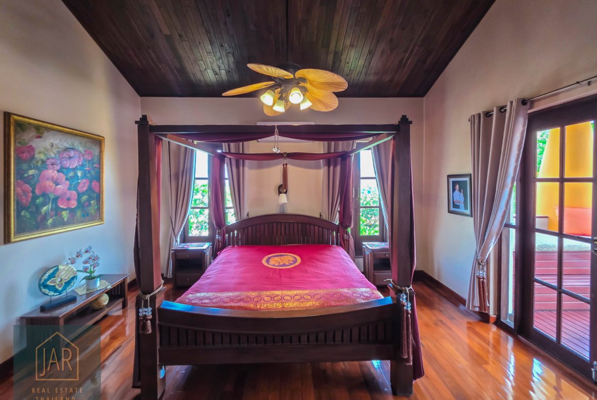 Bali-Thai Luxury Villa in heart Hua Hin with 2 Rai of land