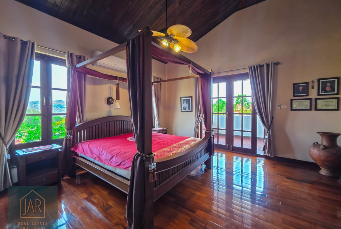Bali-Thai Luxury Villa in heart Hua Hin with 2 Rai of land
