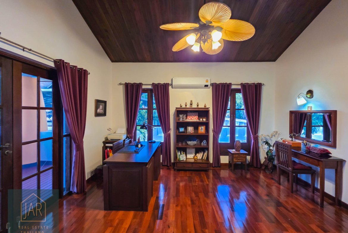 Bali-Thai Luxury Villa in heart Hua Hin with 2 Rai of land