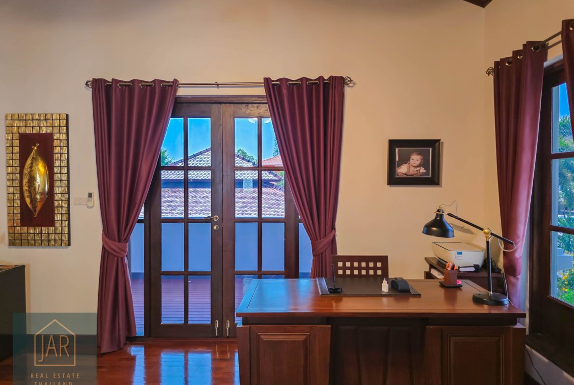 Bali-Thai Luxury Villa in heart Hua Hin with 2 Rai of land