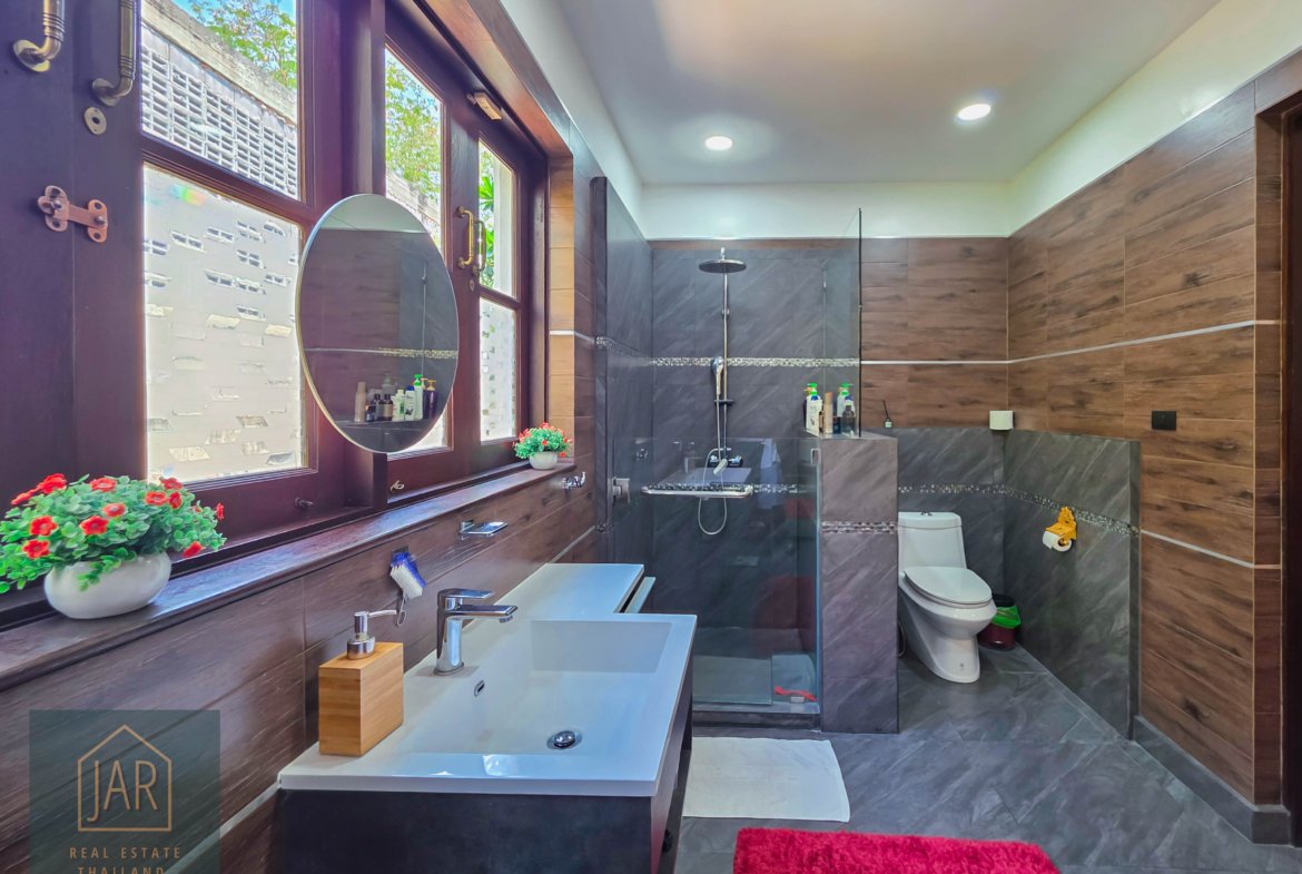 Bali-Thai Luxury Villa in heart Hua Hin with 2 Rai of land