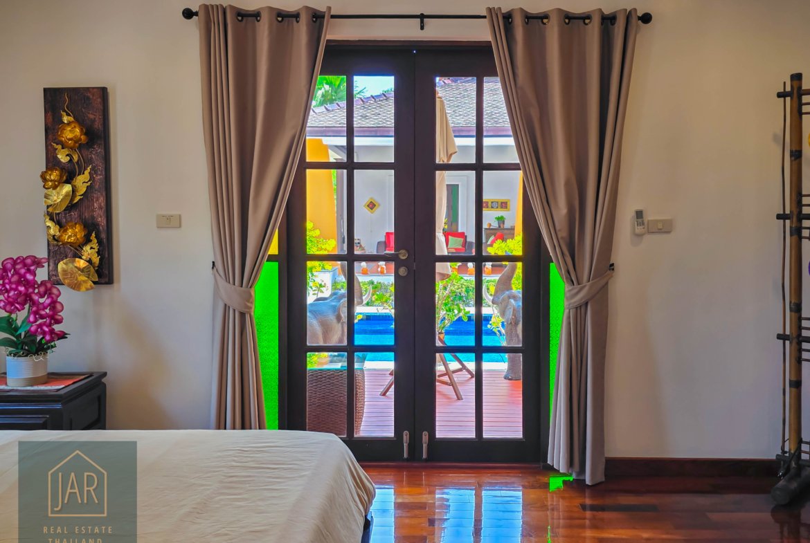 Bali-Thai Luxury Villa in heart Hua Hin with 2 Rai of land