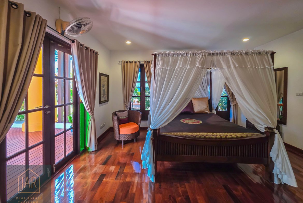 Bali-Thai Luxury Villa in heart Hua Hin with 2 Rai of land