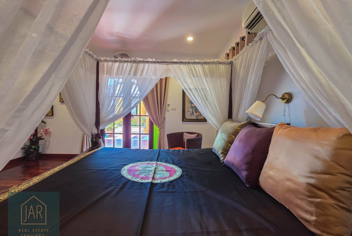Bali-Thai Luxury Villa in heart Hua Hin with 2 Rai of land