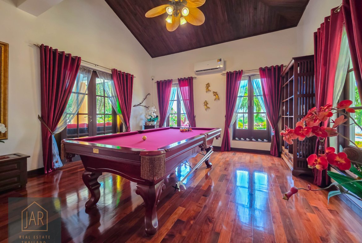 Bali-Thai Luxury Villa in heart Hua Hin with 2 Rai of land