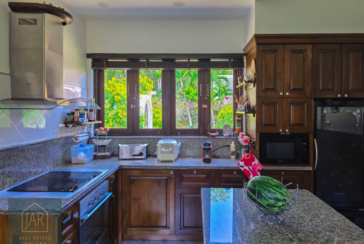 Bali-Thai Luxury Villa in heart Hua Hin with 2 Rai of land
