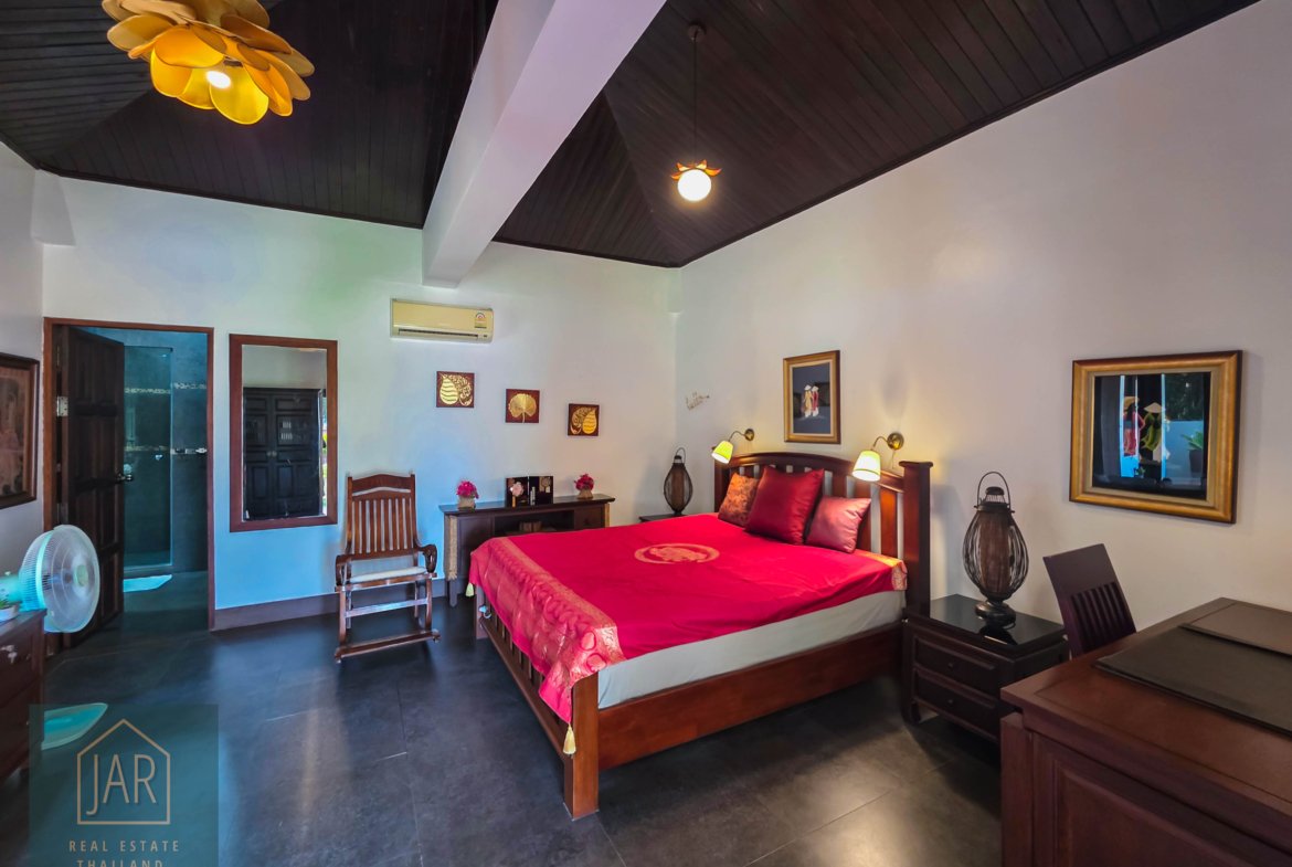 Bali-Thai Luxury Villa in heart Hua Hin with 2 Rai of land