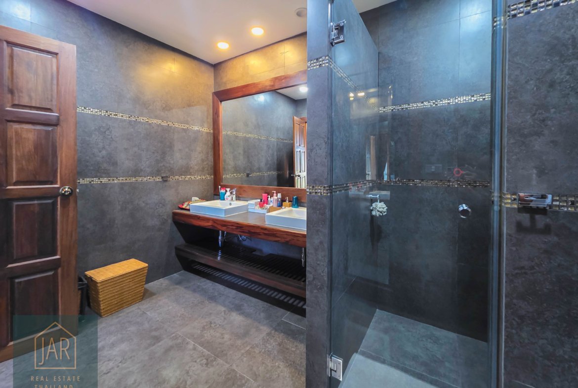 Bali-Thai Luxury Villa in heart Hua Hin with 2 Rai of land