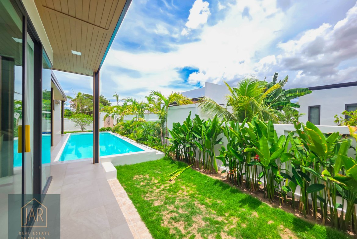 EXCLUSIVE LIVING near Hua-Hin Black Mountain Golf Course: Your Villa, Your Design 3 BR | 4 BA