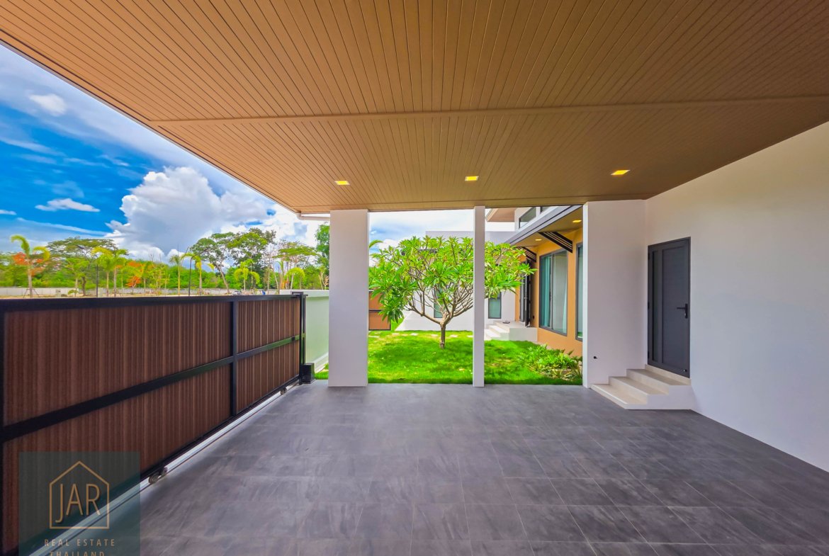 EXCLUSIVE LIVING near Hua-Hin Black Mountain Golf Course: Your Villa, Your Design 3 BR | 4 BA