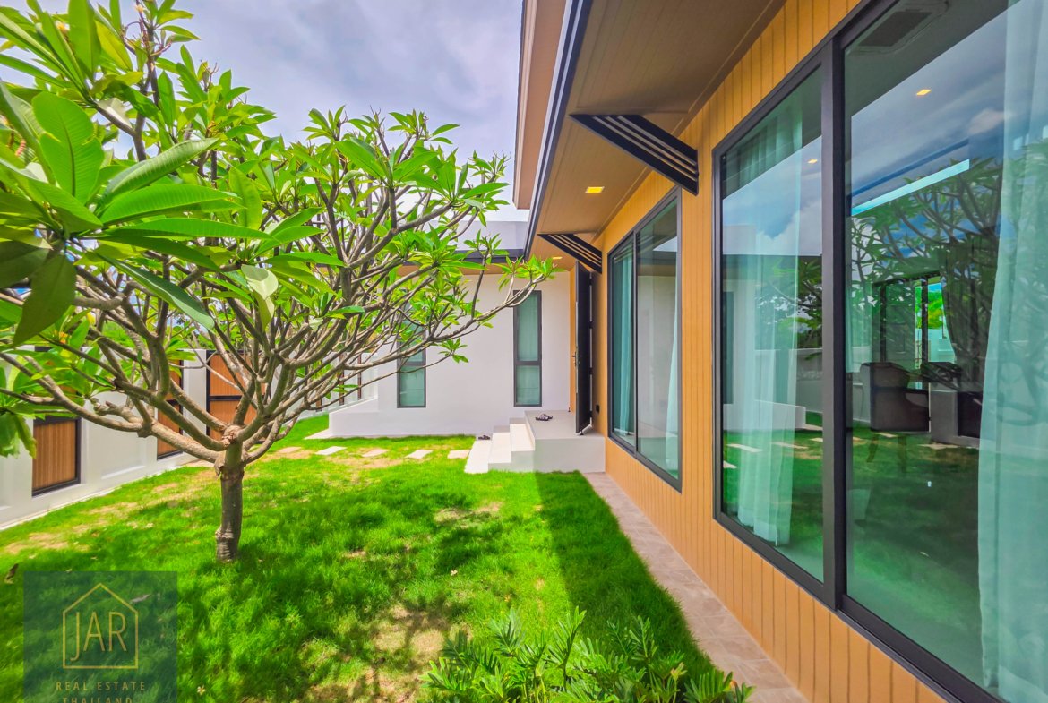 EXCLUSIVE LIVING near Hua-Hin Black Mountain Golf Course: Your Villa, Your Design 3 BR | 4 BA