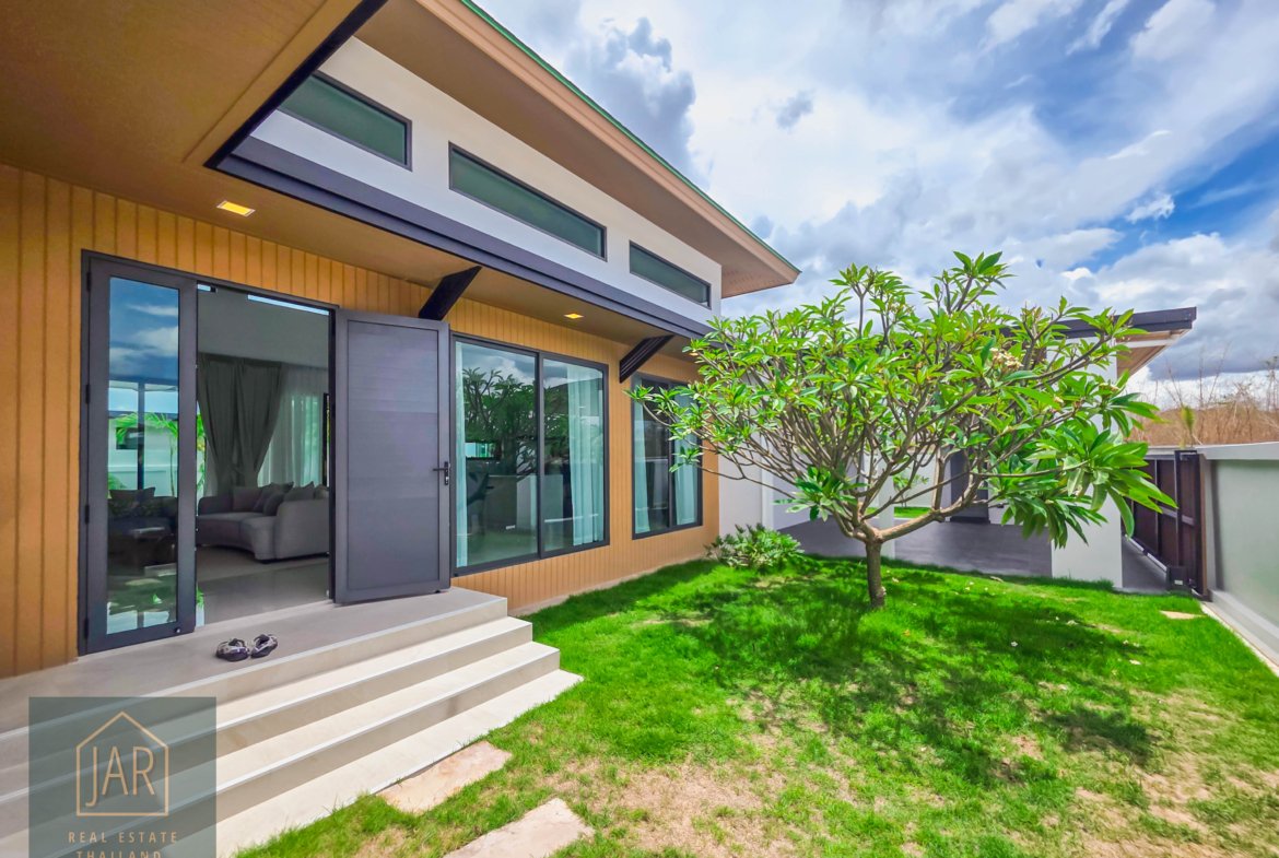 EXCLUSIVE LIVING near Hua-Hin Black Mountain Golf Course: Your Villa, Your Design 3 BR | 4 BA