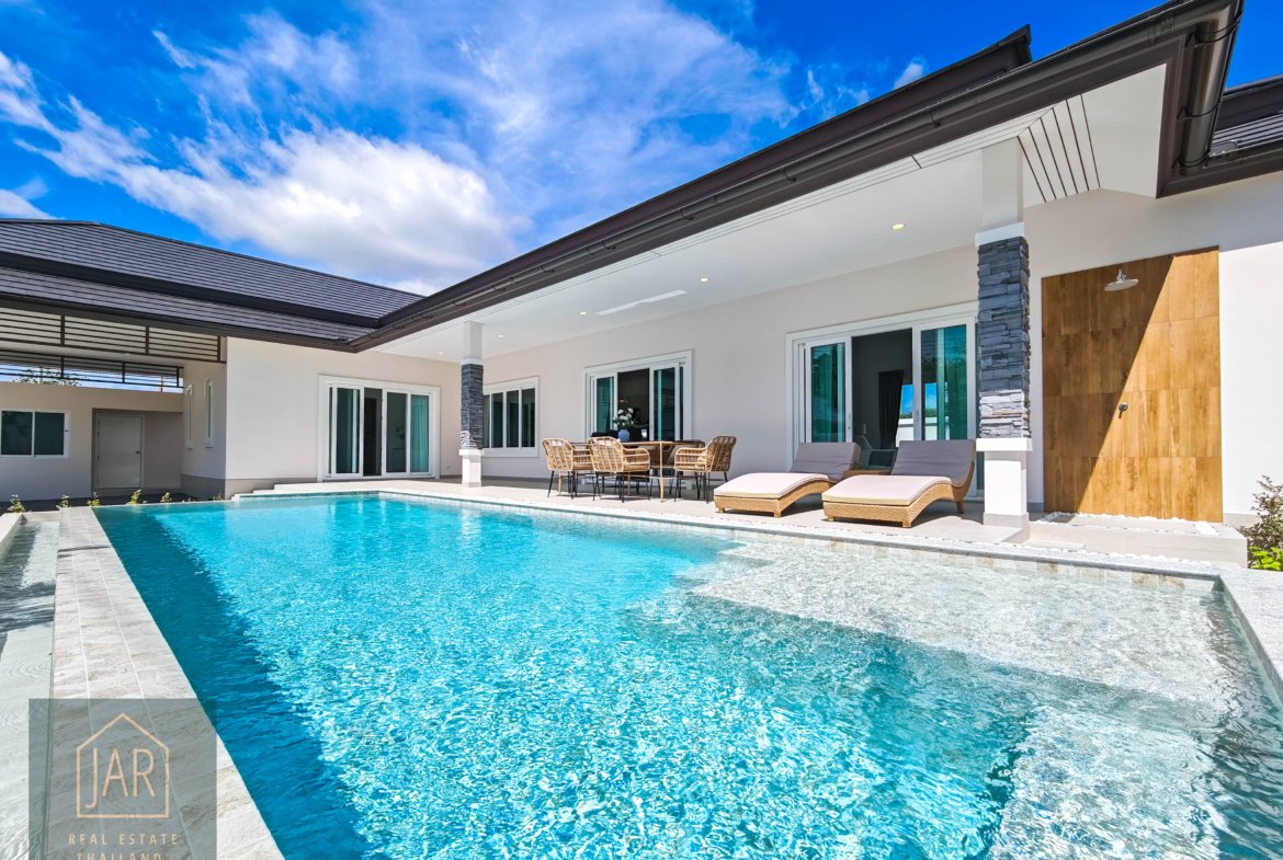 Sanctuary of Luxury: Modern Tropical Villa with Stunning Mountain Views 5km from HuaHin Center