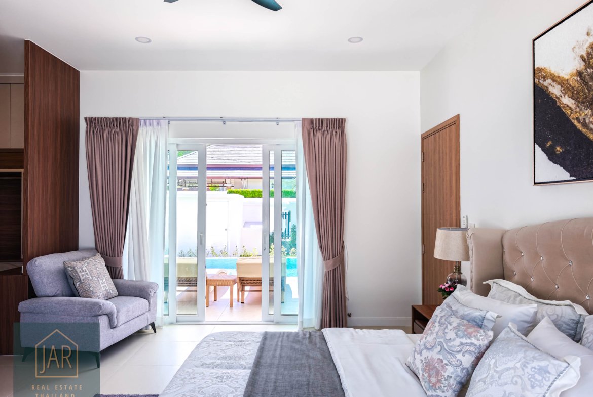 Sanctuary of Luxury: Modern Tropical Villa with Stunning Mountain Views 5km from HuaHin Center