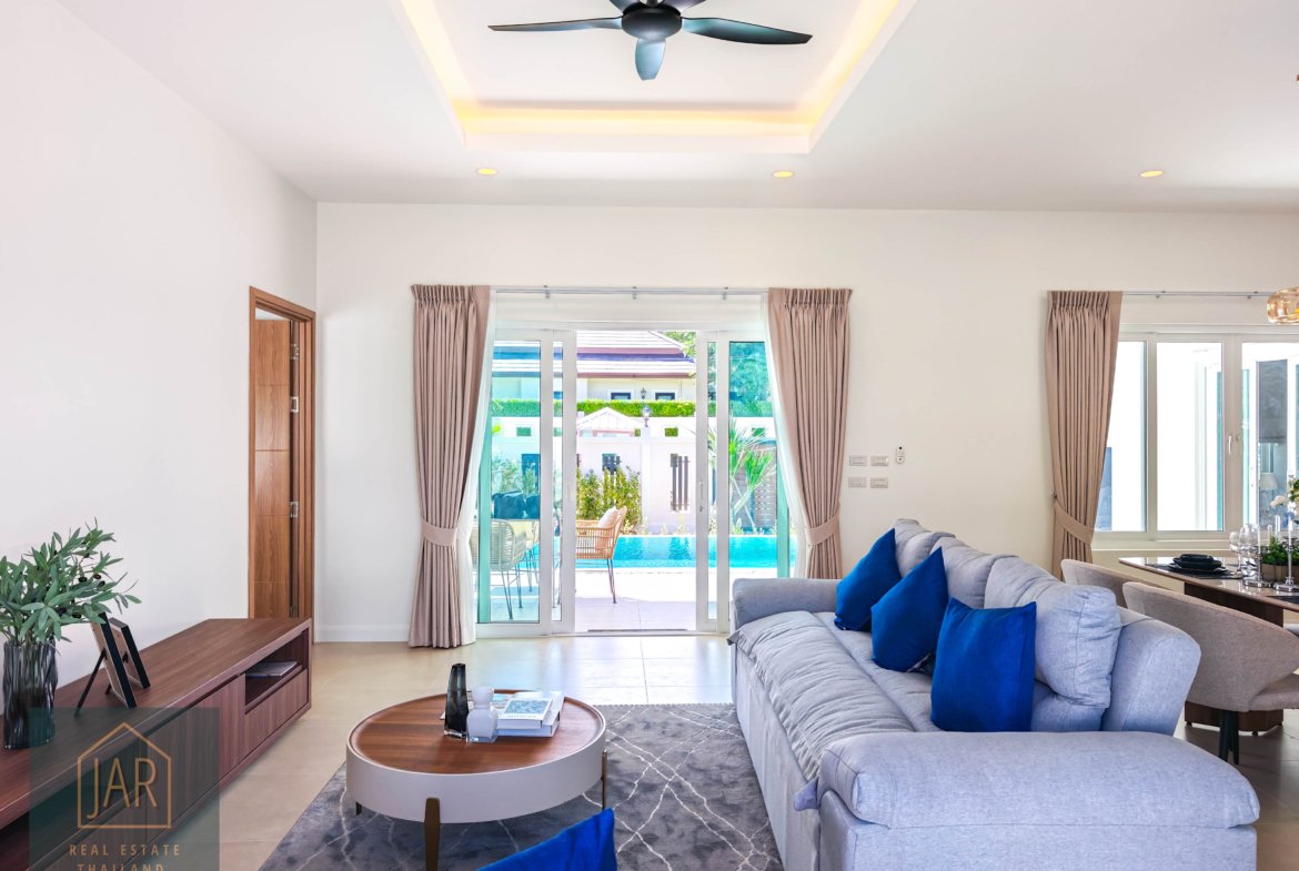 Sanctuary of Luxury: Modern Tropical Villa with Stunning Mountain Views 5km from HuaHin Center