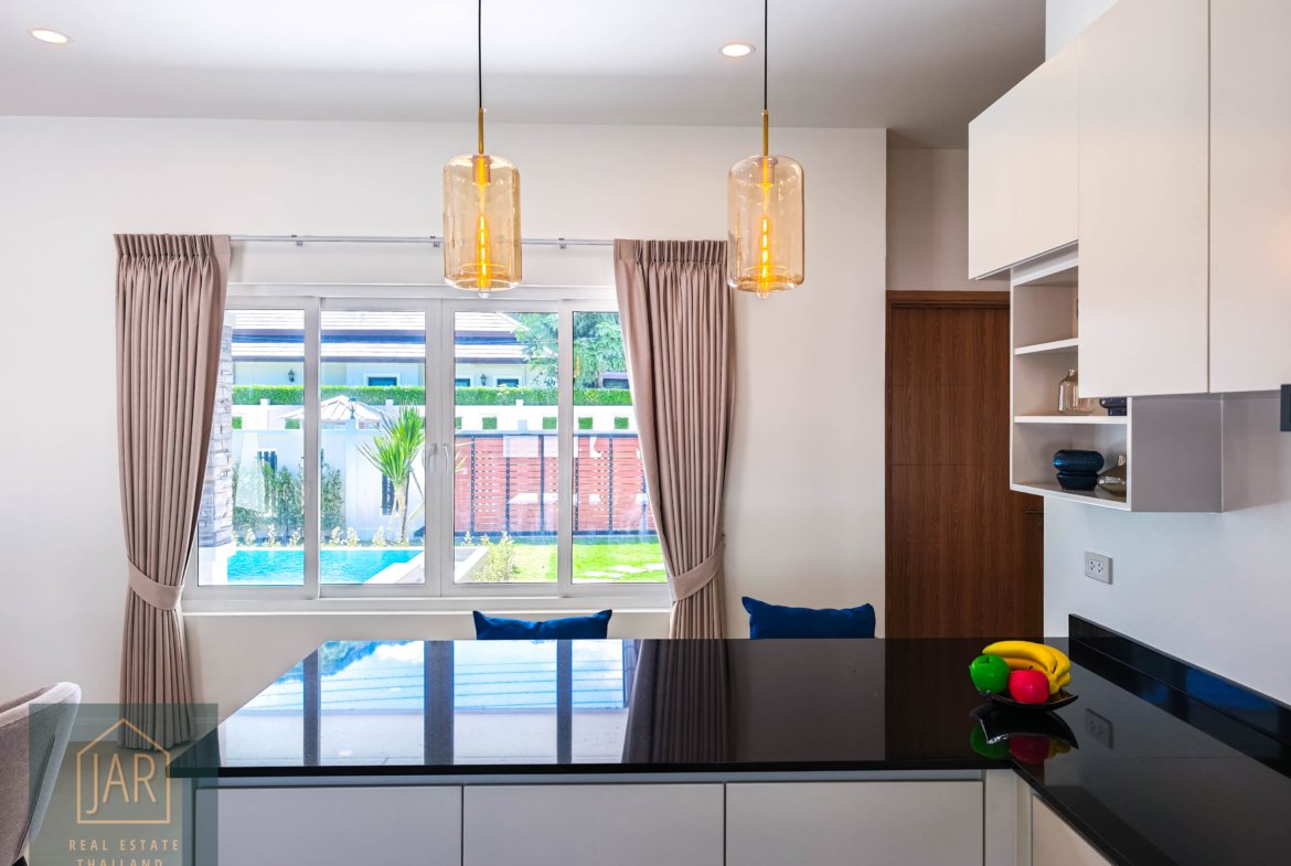 Sanctuary of Luxury: Modern Tropical Villa with Stunning Mountain Views 5km from HuaHin Center