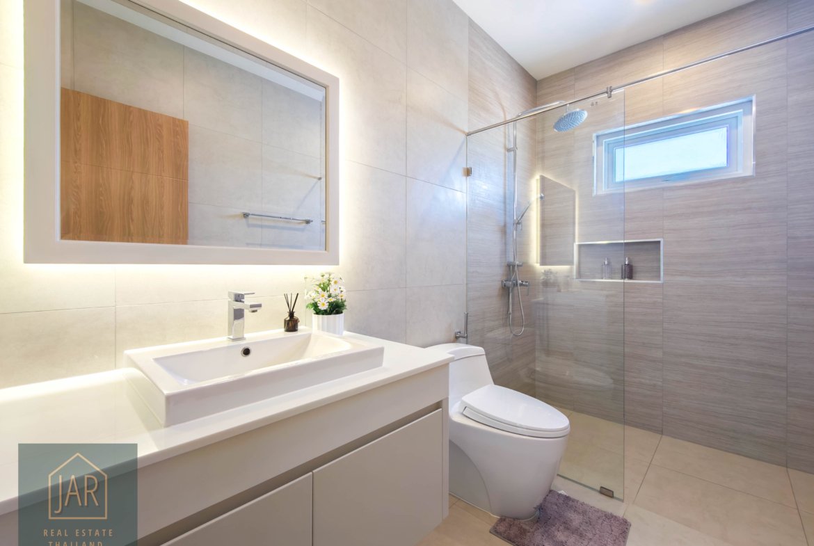 Sanctuary of Luxury: Modern Tropical Villa with Stunning Mountain Views 5km from HuaHin Center