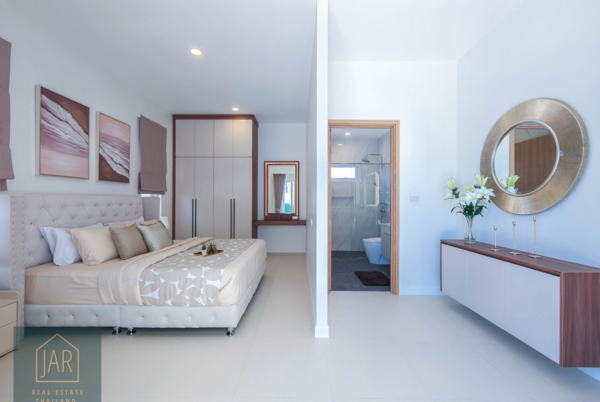 Sanctuary of Luxury: Modern Tropical Villa with Stunning Mountain Views 5km from HuaHin Center