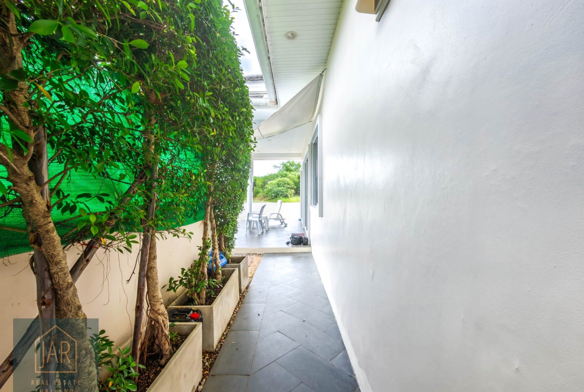 Pranburi Tropical pool villa surrounded with by nature and mountain view 2BR : 2 BA