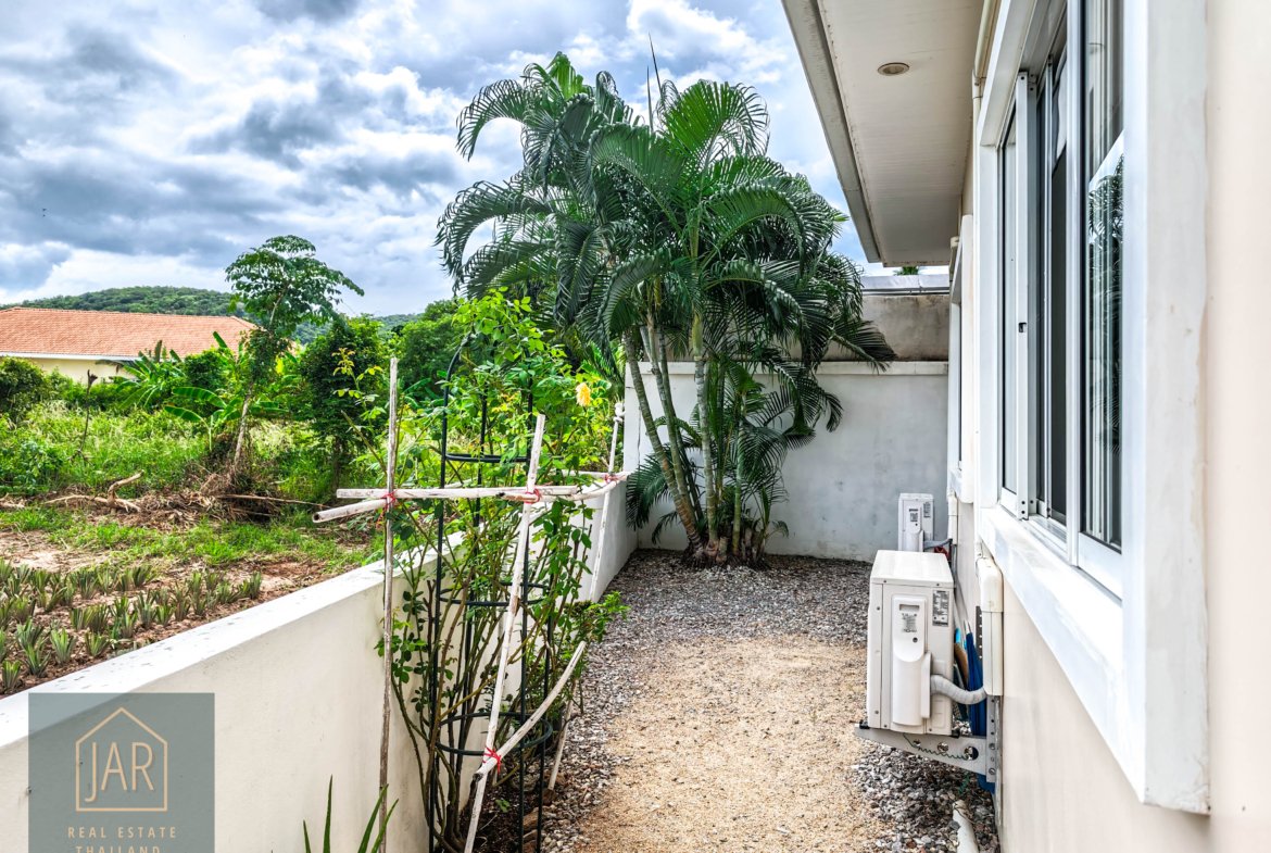 Pranburi Tropical pool villa surrounded with by nature and mountain view 2BR : 2 BA