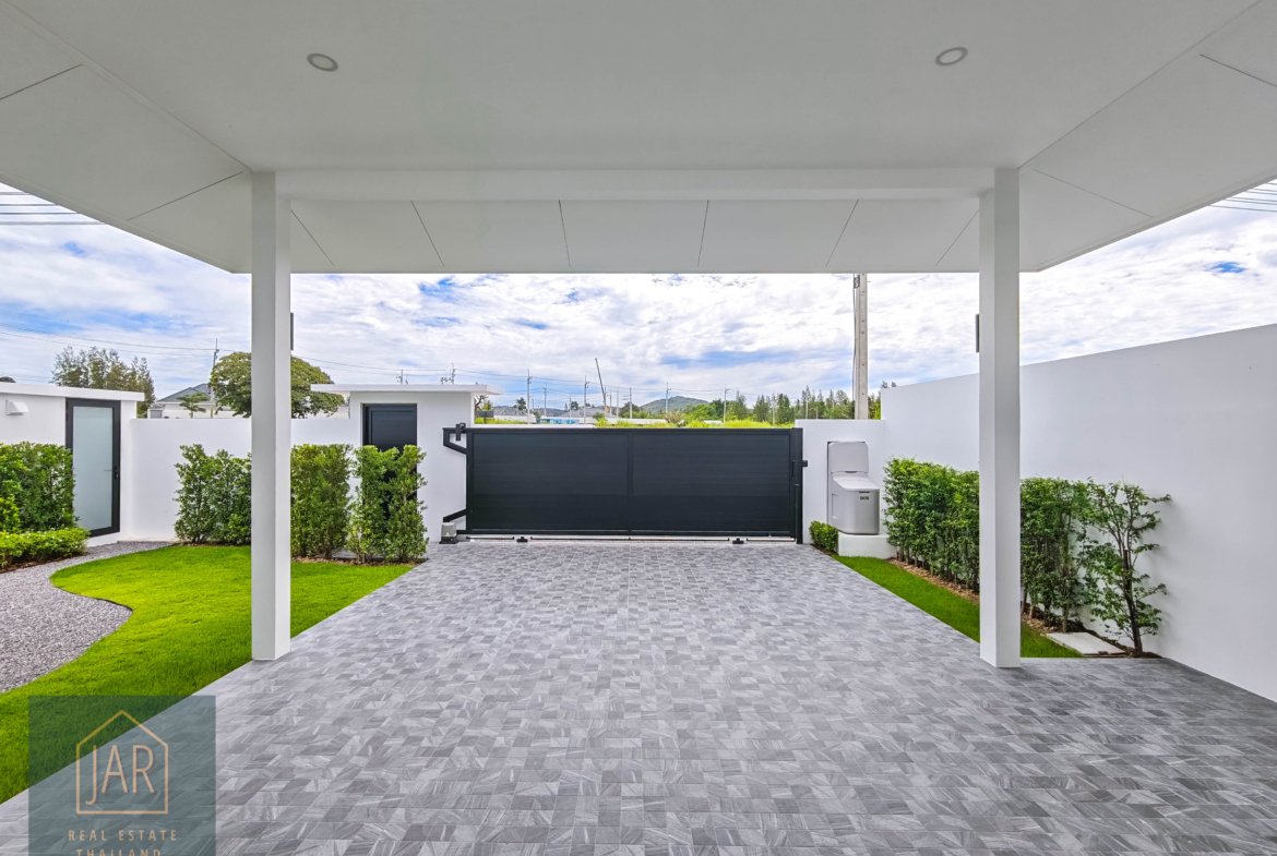 Modern Luxury Villa with Private Swimming Pool (Hua Hin 112) 3BR | 3BA