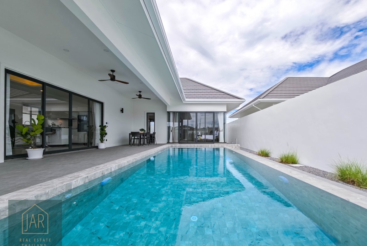 Modern Luxury Villa with Private Swimming Pool (Hua Hin 112) 3BR | 3BA