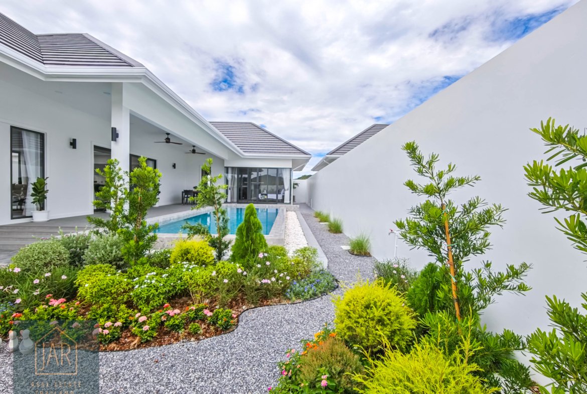 Modern Luxury Villa with Private Swimming Pool (Hua Hin 112) 3BR | 3BA