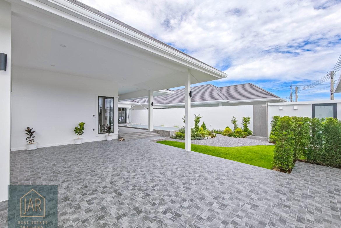 Modern Luxury Villa with Private Swimming Pool (Hua Hin 112) 3BR | 3BA