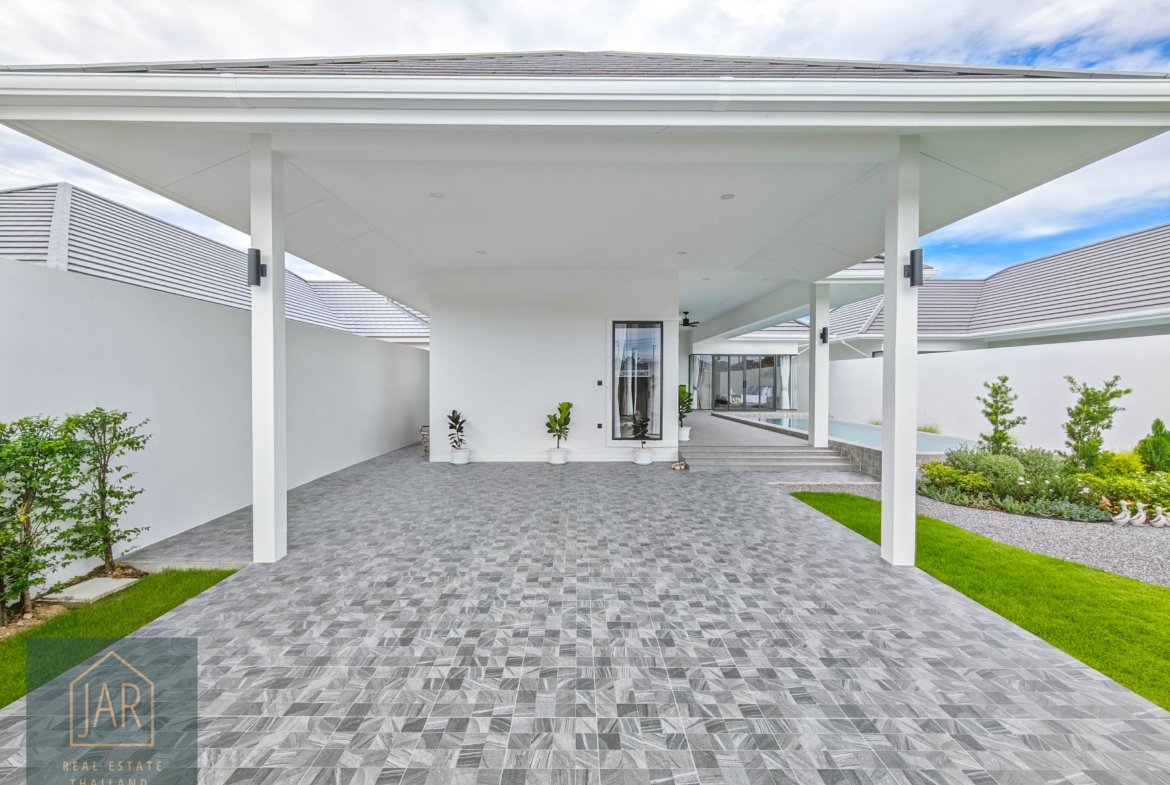 Modern Luxury Villa with Private Swimming Pool (Hua Hin 112) 3BR | 3BA
