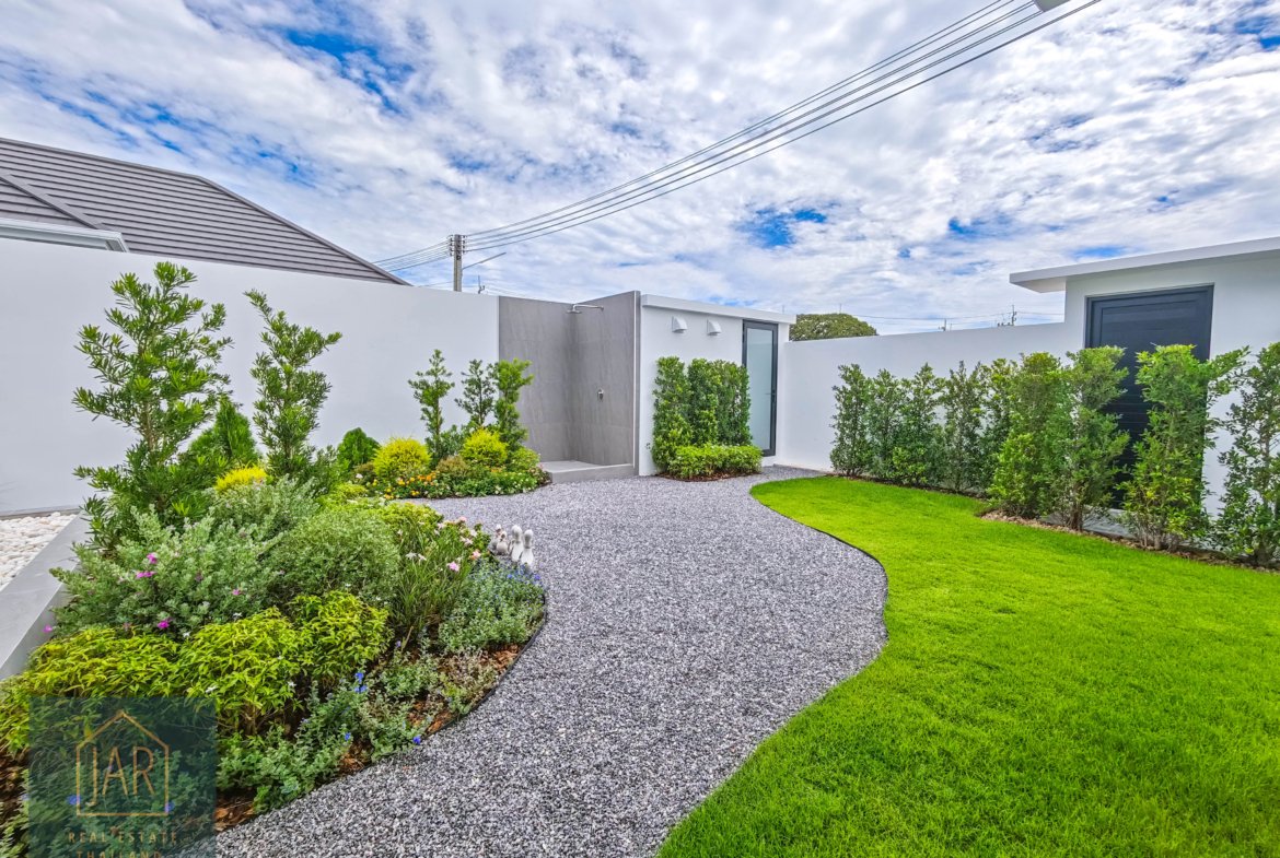 Modern Luxury Villa with Private Swimming Pool (Hua Hin 112) 3BR | 3BA
