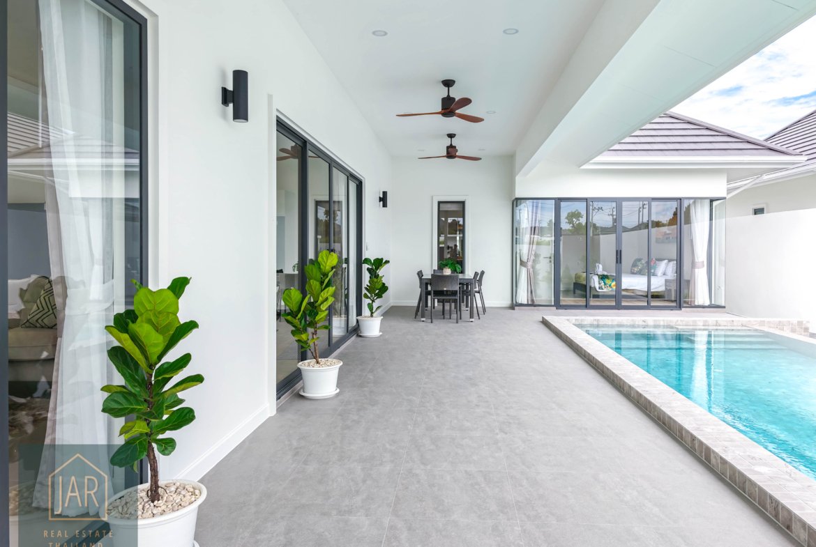Modern Luxury Villa with Private Swimming Pool (Hua Hin 112) 3BR | 3BA