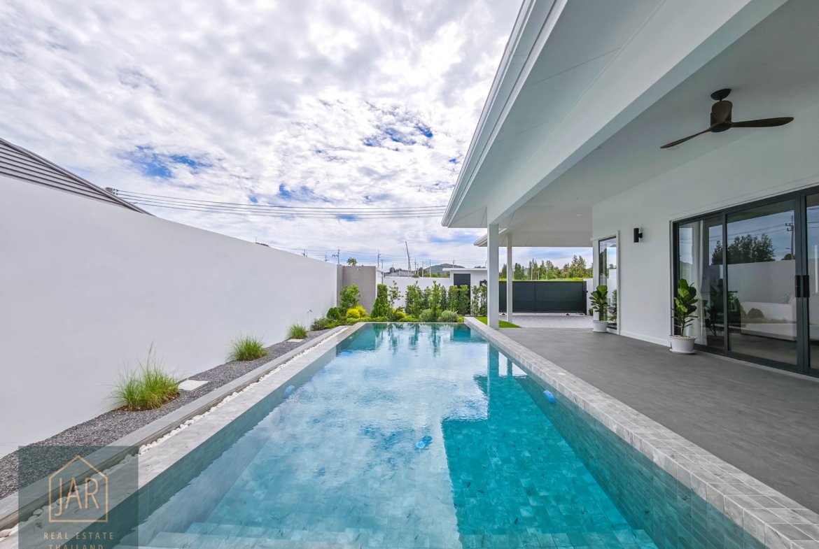 Modern Luxury Villa with Private Swimming Pool (Hua Hin 112) 3BR | 3BA