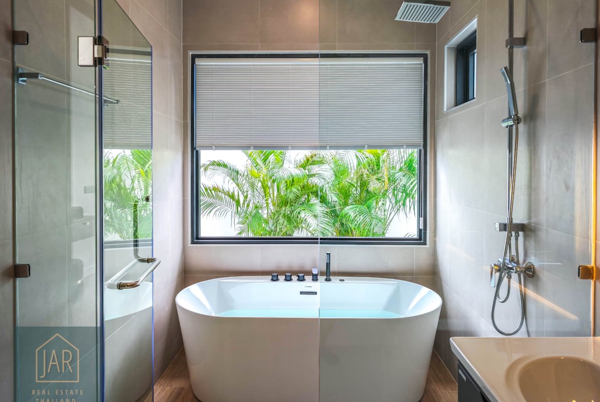 Modern Luxury Villa with Private Swimming Pool (Hua Hin 112) 3BR | 3BA