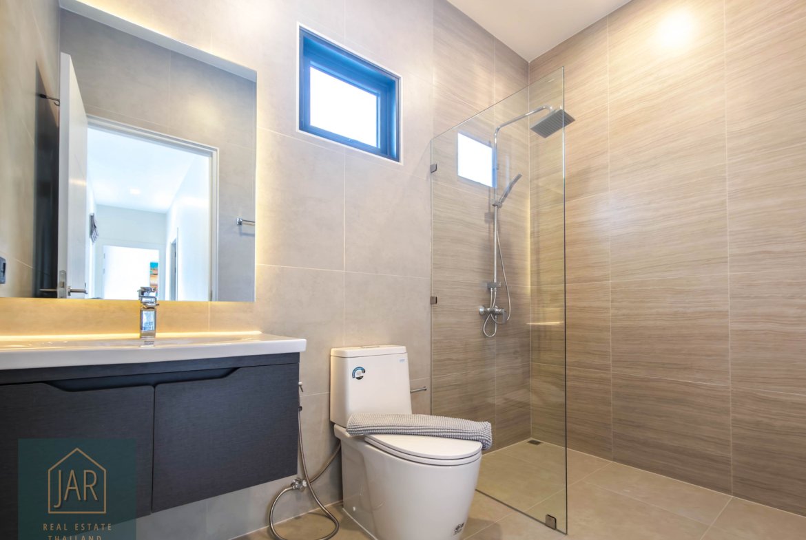 Modern Luxury Villa with Private Swimming Pool (Hua Hin 112) 3BR | 3BA